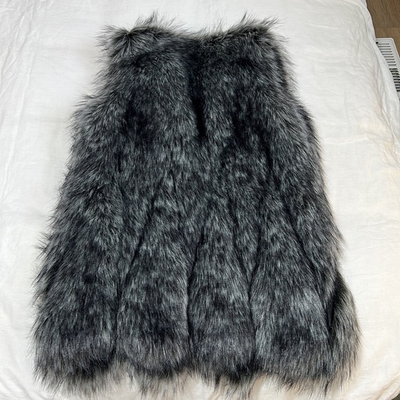 BCBGMaxAzria Mackenzie Faux Fur Vest - Picture 10 of 10